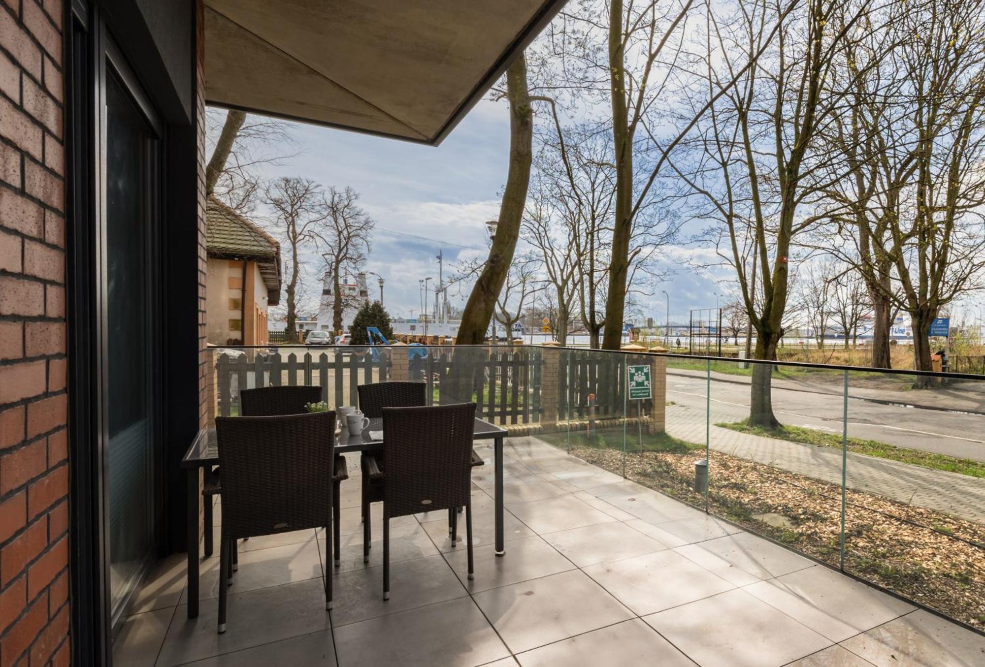 Modern Studio With Terrace And Parking In Swinoujscie By Noclegi Renters Kültér fotó